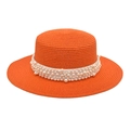 Détail du chapeau de soleil orange en paille tressée avec bandeau de perles - M (56-58cm) / Orange