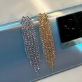 Eleganti orecchini lunghi a nappa con zirconi scintillanti in oro e argento - 24K / Argento