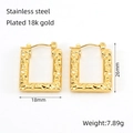 Detalle de pendientes cuadrados en acero chapado oro 18k con dimensiones y peso - Pendientes Rectangulares con Textura Martillada(ZE1327G)