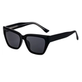 Schicke schwarze Cat-Eye-Sonnenbrille mit silbernen Flechtakzenten an den Bügeln - Glänzendes Schwarz / Grau