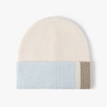 Bonnet en tricot bicolore crème et bleu clair avec détail de rayure marron - Taille unique / Beige