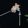 Goldene Haarnadel im chinesischen Stil mit Emaille-Blüten und lila Maiglöckchen-Quaste - Rosa Farbverlauf Maiglöckchen Künstliche Perle Quaste (2157)