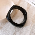 Brazalete cuadrado retorcido de acrílico negro pulido con estilo geométrico moderno - Estilo Cuadrado / Negro