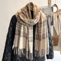 Vista dettagliata della trama della sciarpa a quadri effetto cashmere con frange - Plaid Marrone Grigio (WT61-2)