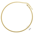Dettaglio macro di una catena a serpente piatta da 4mm in acciaio placcato oro - 4mm / Oro