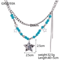 Dettaglio di collana boho a strati con perline turchesi, stelle e perle su fondo bianco - Stile Stella Multistrato (GX02193A)