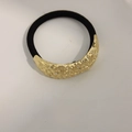 Elastic hair tie with hammered golden metal ornament in minimalist retro style - Curved Irregular Embossed Gold