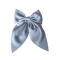 Handgefertigte hellblaue Satin-Haarspange mit Schleife und glänzendem Seidenfinish - Hellblau