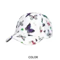 Gorra blanca con estampado de mariposas coloridas y detalles de estilo retro - Multicolor