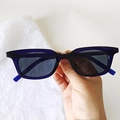 Dunkelviolette, durchsichtige Cat-Eye-Sonnenbrille mit eckigem Rahmen und grauen Gläsern - Transparent Dunkelblau