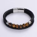Detalle de la pulsera para hombre en cuero trenzado negro de doble capa con piedras ojo de tigre - Estilo Plateado B (Doble Vuelta Negro/Cierre Plata/Ojo de Tigre)