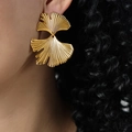 Orecchini asimmetrici a foglia di ginkgo in acciaio al titanio placcato oro 18 carati - Oro