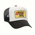 Gorra trucker HAVE A NICE DAY con estampado floral, malla negra y cierre ajustable - Talla única / Negro
