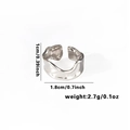 Detail view of wavy titanium steel ring with 1cm width and 2.7g weight specifications - Tyr0446 / Adjustable Open