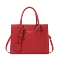 Bolso de mano rojo de cuero acolchado con detalles dorados y colgante de corazón - Rojo