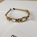 Detailed view of the golden woven headband with crystals and baroque pearls decoration - Square Gemstone Clear