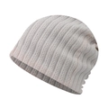 Detaillierte Nahaufnahme des vertikalen Rippstrickmusters in Beige und Taupe auf der Beanie - Verstellbar / Gebrochenes Weiß