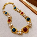 Collar dorado vintage con cristales rojos y azules y perlas de estilo palacio - Collar (2#) / Dorado/Azul/Rojo/Blanco