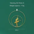 Wanddeko aus Metall mit goldener tanzender Ballerina, Durchmesser 28 cm, 110 g - Tanzendes Mädchen Wandbehang - Modell D