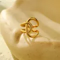 Dettaglio dell'anello intrecciato placcato oro con altezza 2,1cm e peso di 2,9g specificato - Doppio Anello in Corda Intrecciata Oro
