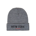 Détail du bonnet en maille gris foncé avec broderie NEW YORK EST. 1625 de haute qualité - Gris
