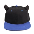 Cappello snapback a tesa piatta nero e blu con corna da diavolo creative in 3D - Cappello nero con tesa blu reale