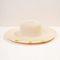 Dettaglio di ricamo a girasole su cappello di paglia bianco a tesa larga per l'estate - Taglia Unica (57cm) / Beige - Ricamo Girasole