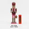 Cascanueces soldado de 36cm con cupcake en uniforme rojo y caja de regalo navideña - Z3508/Tema de Cupcake