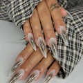 Uñas postizas Y2K largas stiletto con degradado marrón y diseño de estrellas plata - Estilo de pegamento de gelatina amarilla
