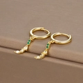 Détail de boucles d'oreilles créoles dorées en argent S925 avec zircons colorés - Or Banane