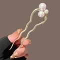 Épingle à cheveux dorée en U avec trois perles élégantes et design ondulé chic - Épingle à cheveux en U vague de perles aspect or 9K