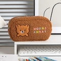 Bruin teddy pluche etui met berenborduursel op een bureau met schrijfwaren - 22*6.5*12cm / Bruine beer