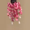 Detail van roze harsbloem oorbellen met zilveren stekers en witte druppelparels - 9# 925 Sterling Zilveren Oorknopjes - Roze - Stof Bloem Parel Waterdruppel Kwastje Oorbellen