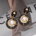 Vintage Emaille-Perlenohrringe mit vergoldetem Kupfer und funkelnden Zirkonia-Akzenten - Gold-Schwarz Mit Weißen Perlen