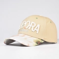 Dettaglio del ricamo 3D su cappellino beige con visiera floreale e scritta Aurora - Regolabile / Corpo Beige / Tesa Con Stampa Floreale (04)
