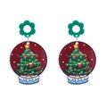 Détail de boucles d'oreilles sapin de Noël en acrylique avec design de boule à neige - No.7 - Boule à Neige Sapin de Noël