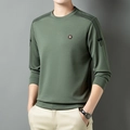 Schmal geschnittenes Langarmshirt für Herren in Bohnengrün mit Rundhalsausschnitt - M / Bohnengrün