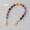 Dettaglio della catena colorata in acrilico da 42cm con chiusura a moschettone dorata - Multicolore (42cm)
