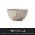 Tazza da tè in ceramica grigio cenere con motivo margherita rosa e bordo a onde - 65ml / Stile Petalo