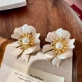 2512125c White Flower