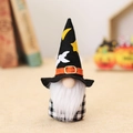 Gnomo di Halloween con cappello nero a punta da mago, motivi a stelle e folta barba bianca - Stile maschile a griglia bianco e nero (cappello con stella e luna)