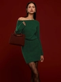 Elegante groene gebreide wollen jurk met blote schouders en bordeauxrode geweven tas - S / Groen