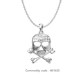 Pendentif tête de mort hip hop en argent avec strass blancs étincelants sur fond blanc épuré - Couleur Acier (N0165S)