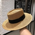 Dettaglio della trama del cappello di paglia con nastro nero su tesa larga e piatta - Cappello Kaki Con Fascia Nera