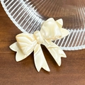 Ivory acetate bow hair clip with elegant marble texture and glossy resin finish - 5.4cm / Off-White Duckbill Clip