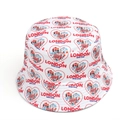 Gedetailleerd overzicht van een witte omkeerbare vissershoed met vintage Londen print - M (56-58cm) / Hart