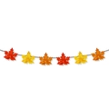 Dettaglio ghirlanda autunnale con foglie di acero rosse, arancioni e gialle per decoro - Stile Foglia d'Acero Autunnale