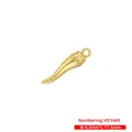 Dettaglio del ciondolo a cornetto dorato con misure precise di 17,5 mm per 4,5 mm - Oro VD1445