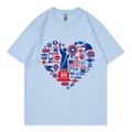 Détail du t-shirt en coton bleu clair avec imprimé graphique cœur patriotique américain - Rose bonbon