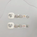 Handgefertigte weiße Fußnägel zum Aufdrücken mit Herz-Strass und bunten Kristallen - Weißer Strass (B49) / Klein (S)